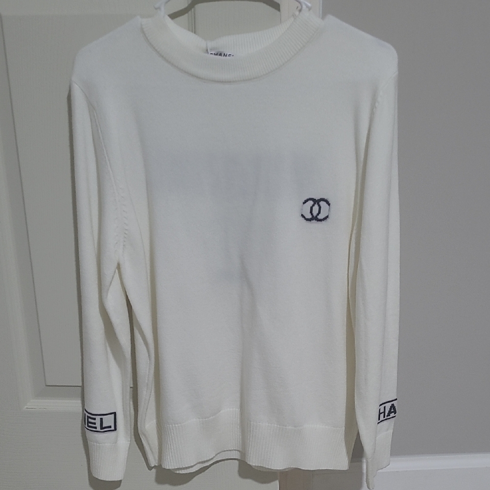 CHANEL White Crew Neck Sweater with Logo Accents